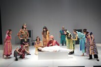 Tfactory「不思議の国のマーヤ」より。（撮影：間野真由美）