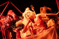 市原佐都子 / Q「キティ」より。（撮影：中谷利明）