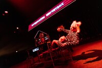 市原佐都子 / Q「キティ」より。（撮影：中谷利明）