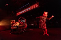 市原佐都子 / Q「キティ」より。（撮影：中谷利明）