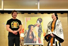 左から小島聡、中村勘九郎。©松竹