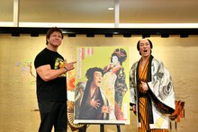 左から小島聡、中村勘九郎。©松竹