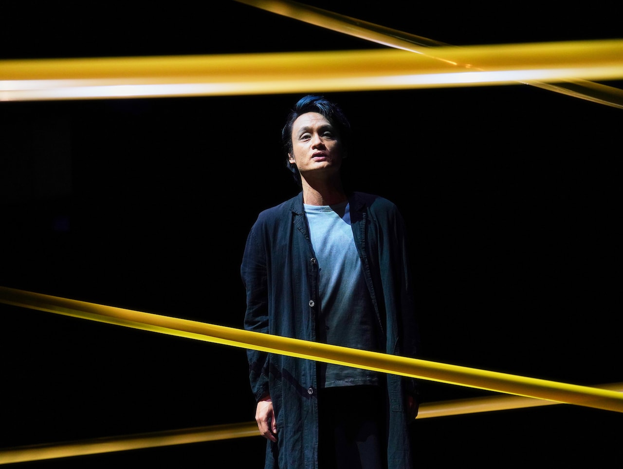 理屈を超えた何か…サイモン・スティーヴンス2作連続上演「ポルノグラフィ / レイジ」開幕