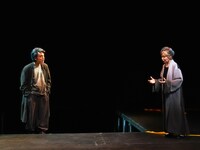 サイモン・スティーヴンス ダブルビル「ポルノグラフィ PORNOGRAPHY / レイジ RAGE」より、「ポルノグラフィ」の様子。（撮影：細野晋司）