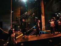 サイモン・スティーヴンス ダブルビル「ポルノグラフィ PORNOGRAPHY / レイジ RAGE」より、「レイジ」の様子。（撮影：細野晋司）