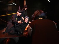 サイモン・スティーヴンス ダブルビル「ポルノグラフィ PORNOGRAPHY / レイジ RAGE」より、「レイジ」の様子。（撮影：細野晋司）