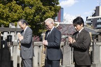 泉岳寺参拝の様子。