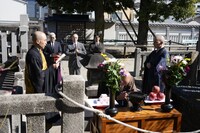 泉岳寺参拝の様子。