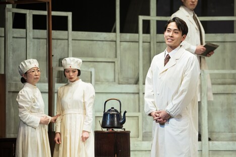 タカハ劇団 第20回公演「他者の国」より。（撮影：塚田史香）