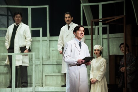 タカハ劇団 第20回公演「他者の国」より。（撮影：塚田史香）