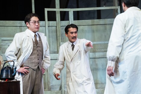 タカハ劇団 第20回公演「他者の国」より。（撮影：塚田史香）