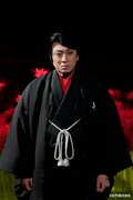 松本幸四郎扮する中禪寺洲齋。
