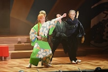 「池袋サンシャイン座長フェスティバル ～『堂々めぐりの人斬り狼』＆『西部のハリーはあばれ馬』～」より、新木宏典が座長を務めた初日公演の様子。©「池袋サンシャイン座長フェスティバル」製作委員会／岩田えり