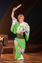 「池袋サンシャイン座長フェスティバル ～『堂々めぐりの人斬り狼』＆『西部のハリーはあばれ馬』～」より、新木宏典が座長を務めた初日公演の様子。©「池袋サンシャイン座長フェスティバル」製作委員会／岩田えり