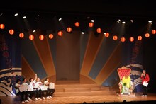 「池袋サンシャイン座長フェスティバル ～『堂々めぐりの人斬り狼』＆『西部のハリーはあばれ馬』～」より、新木宏典が座長を務めた初日公演の様子。©「池袋サンシャイン座長フェスティバル」製作委員会／岩田えり