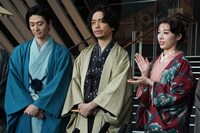 左から古川雄大、山崎育三郎、明日海りお。