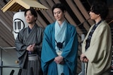 左から黒羽麻璃央、古川雄大、山崎育三郎。