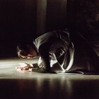 写真現像にまつわる“記憶と歴史”描く、安住の地の新作「暗室」スタート