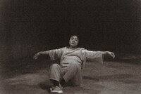 安住の地 第9回本公演「暗室」より。（撮影：加藤優里）