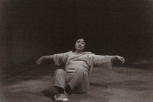 安住の地 第9回本公演「暗室」より。（撮影：加藤優里）