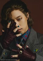 世界扮する寶井灯依里。