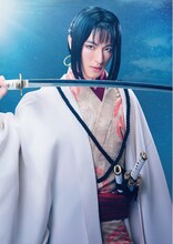 矢代卓也扮する彩芽。