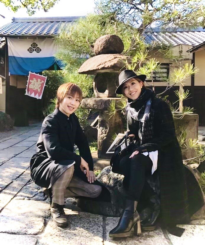 公演に向けて縁の地“新選組発祥の地 壬生屯所旧跡 八木家”へ虹架路万さんと訪問（2018年11月）。