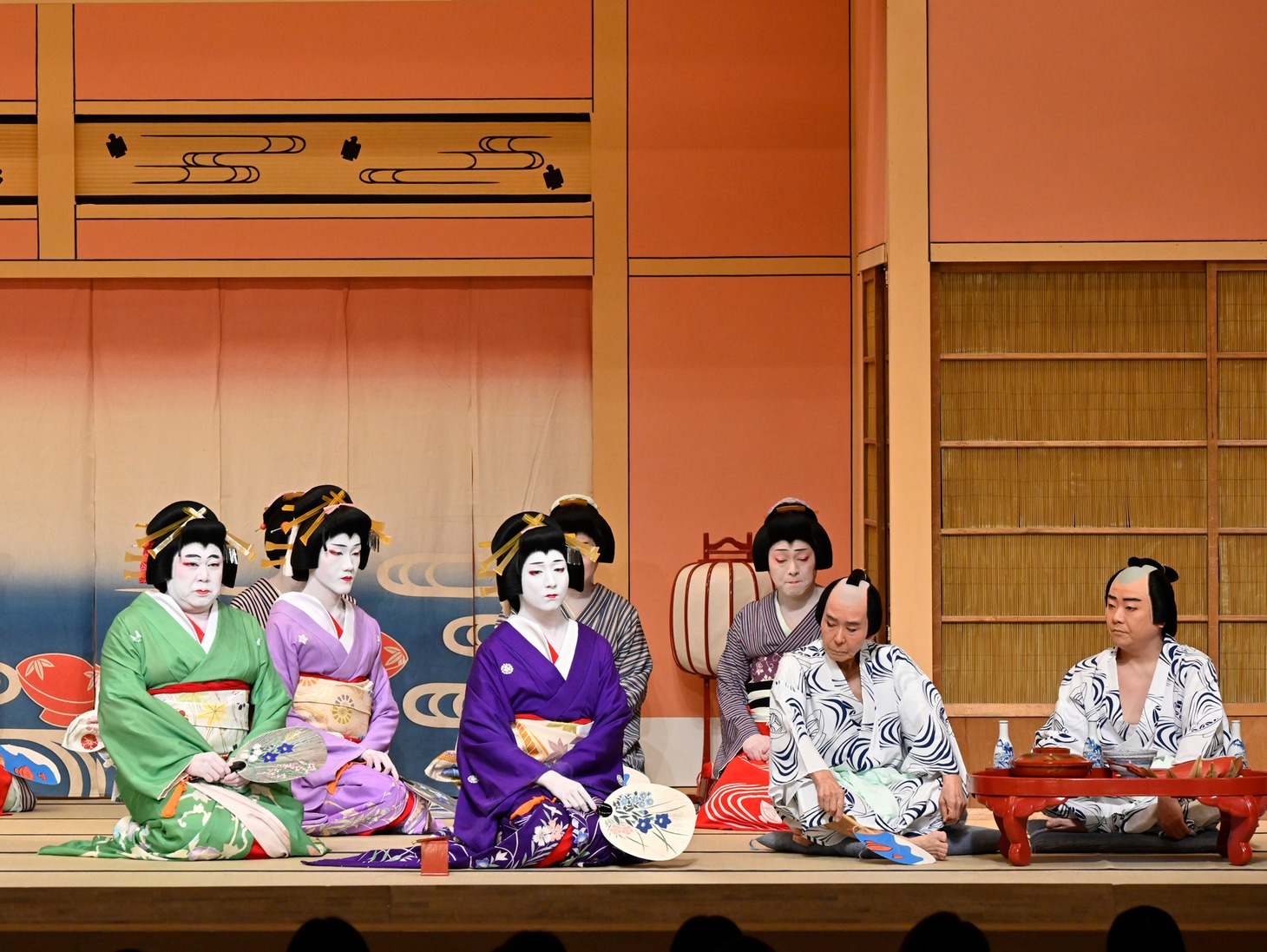 「三月花形歌舞伎」桜プログラム「『伊勢音頭恋寝刃』油屋店先　同奥庭」より。©松竹