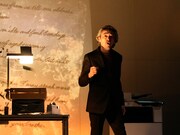 「PARCO PRODUCE 2024『リア王』」より、浅野和之。（撮影：細野晋司）