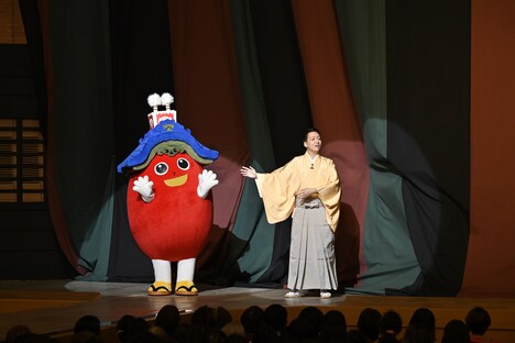 「三月花形歌舞伎」桜プログラム「乍憚手引き口上」より、中村米吉。©松竹