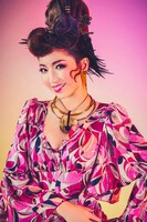 デリア役の瀬奈じゅん。