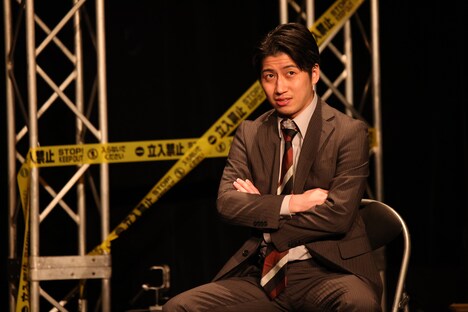 舞台「クレイジーレイン」より。