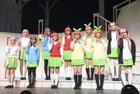 上段左から小西夏菜実、宮地すみれ、山下葉留花、藤嶌果歩、清水理央。下段左から竹内希来里、渡辺莉奈、平岡海月、正源司陽子、平尾帆夏、石塚瑶季。