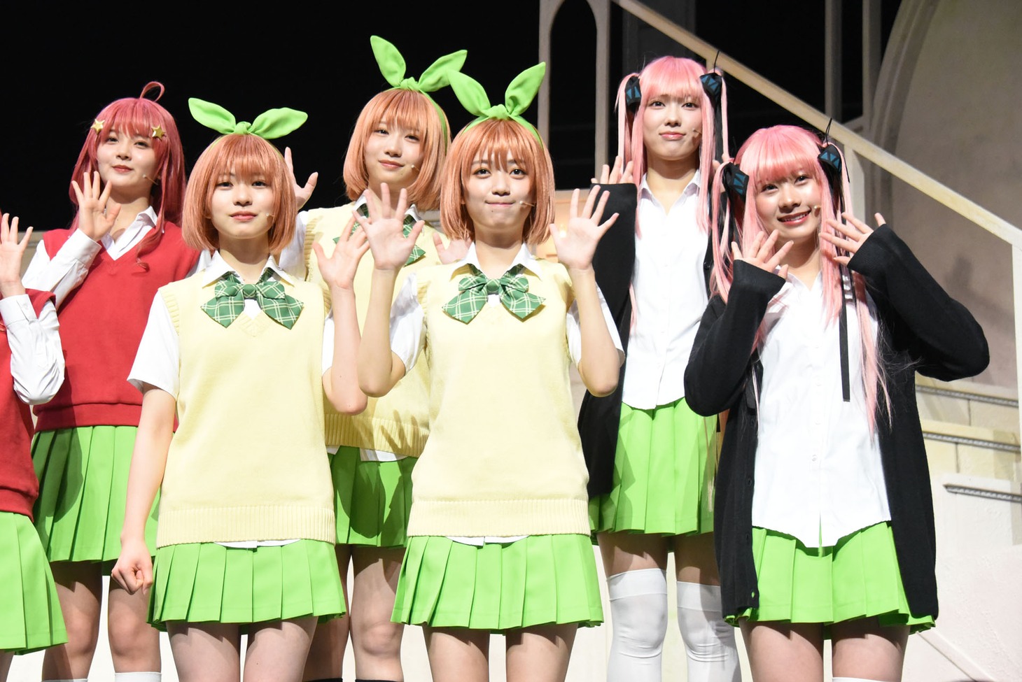 上段左から山下葉留花、藤嶌果歩、清水理央。下段左から正源司陽子、平尾帆夏、石塚瑶季。