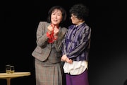 劇団青年座 第260回公演「Lovely wife」より。(撮影:坂本正郁)