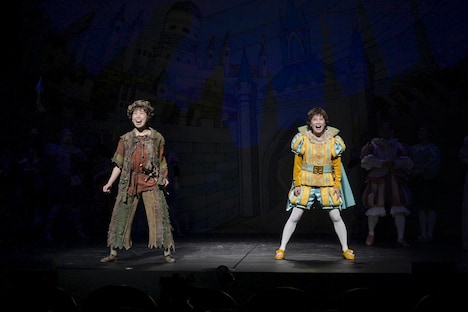 劇団四季 ファミリーミュージカル「王子と少年」より。（撮影：上原タカシ）