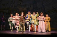 劇団四季 ファミリーミュージカル「王子と少年」より。（撮影：上原タカシ）