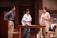 シス・カンパニー公演「やなぎにツバメは」より。（撮影：宮川舞子）