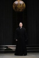 「こまつ座 第153回公演『フロイス -その死、書き残さず-』」より。（撮影：福岡諒祠）