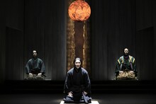 「こまつ座 第153回公演『フロイス -その死、書き残さず-』」より。（撮影：福岡諒祠）