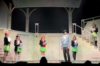 舞台「五等分の花嫁」より。