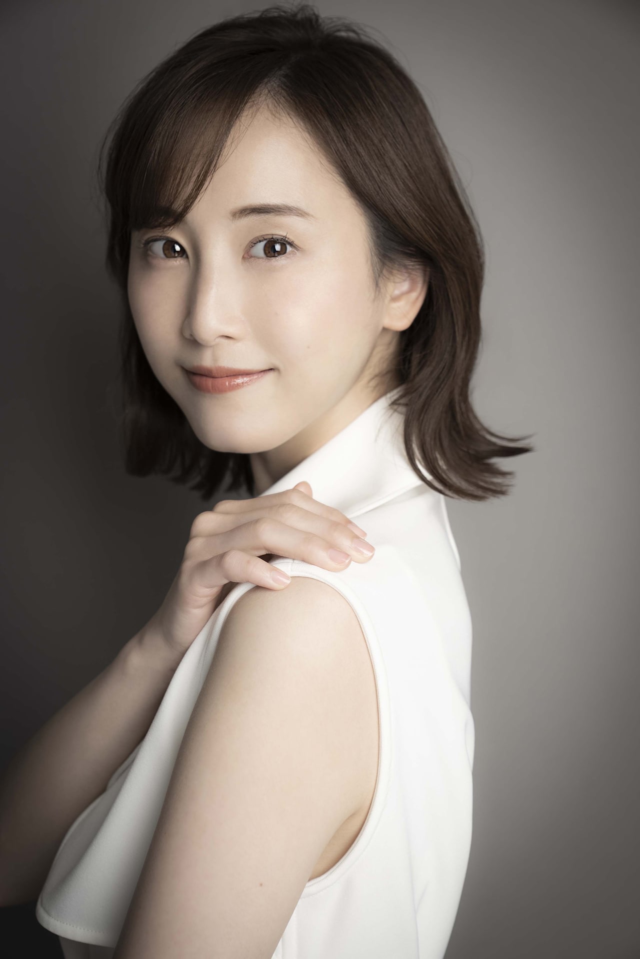 松井玲奈の書き下ろしエッセイ「ろうそくを吹き消す瞬間」発売、手のひらにある日常をつづる