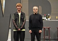 左から杉原邦生、松尾スズキ。