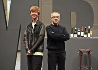 左から杉原邦生、松尾スズキ。