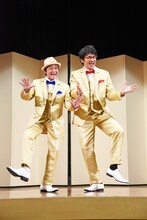 なにわシーサー'sの川平慈英（左）、伊原剛志（右）。