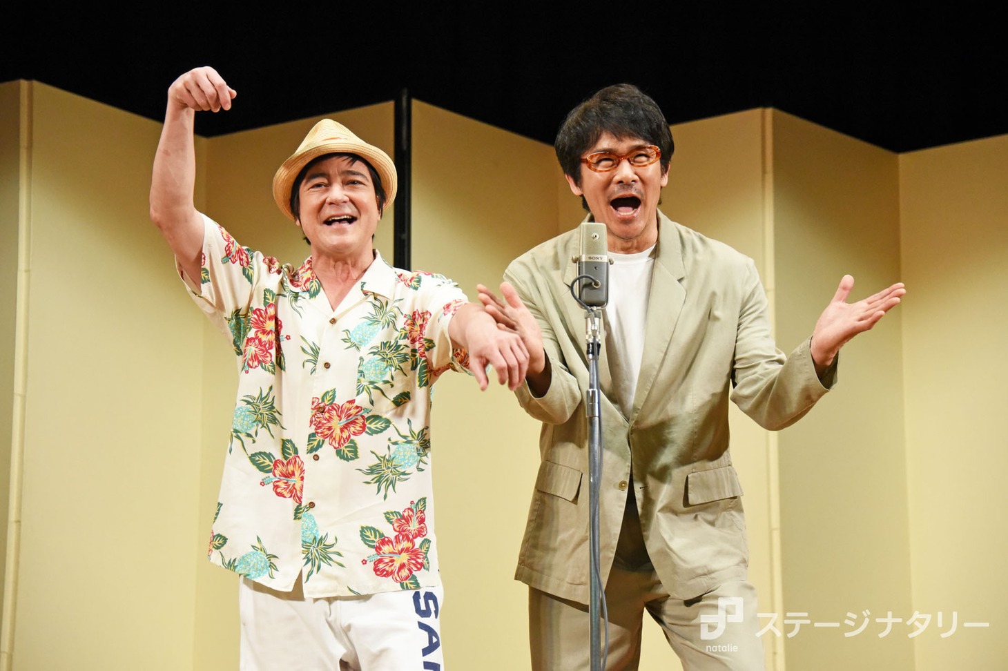 なにわシーサー'sの川平慈英（左）、伊原剛志（右）。