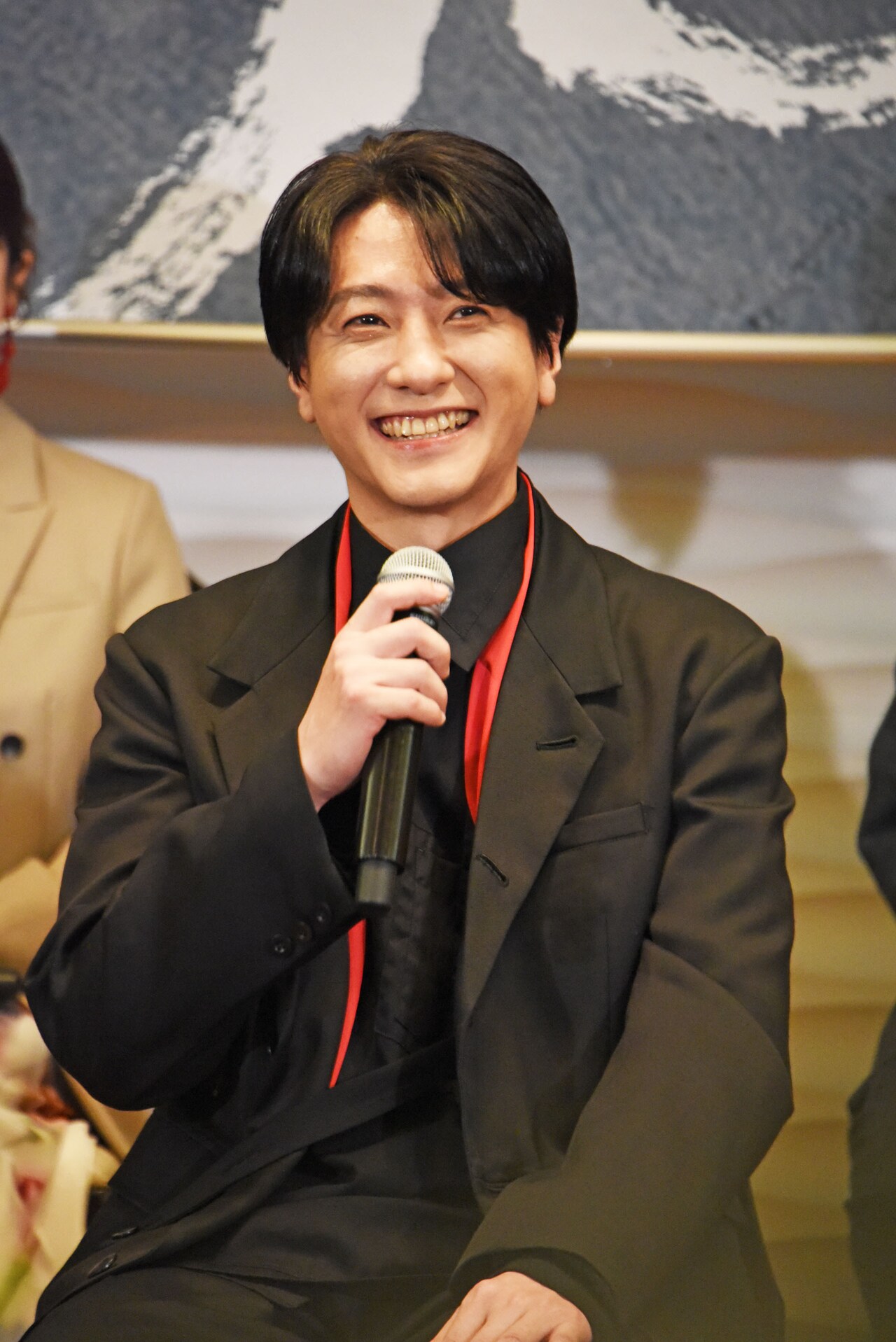 鈴木拡樹 - “血潮が燃える”赤色に思い込めて！柚香光・鈴木拡樹ら出演