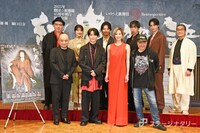 後列左から千葉哲也、樋口日奈、喜矢武豊、早乙女友貴、一ノ瀬颯、粟根まこと。前列左から青木豪、鈴木拡樹、柚香光、いのうえひでのり。