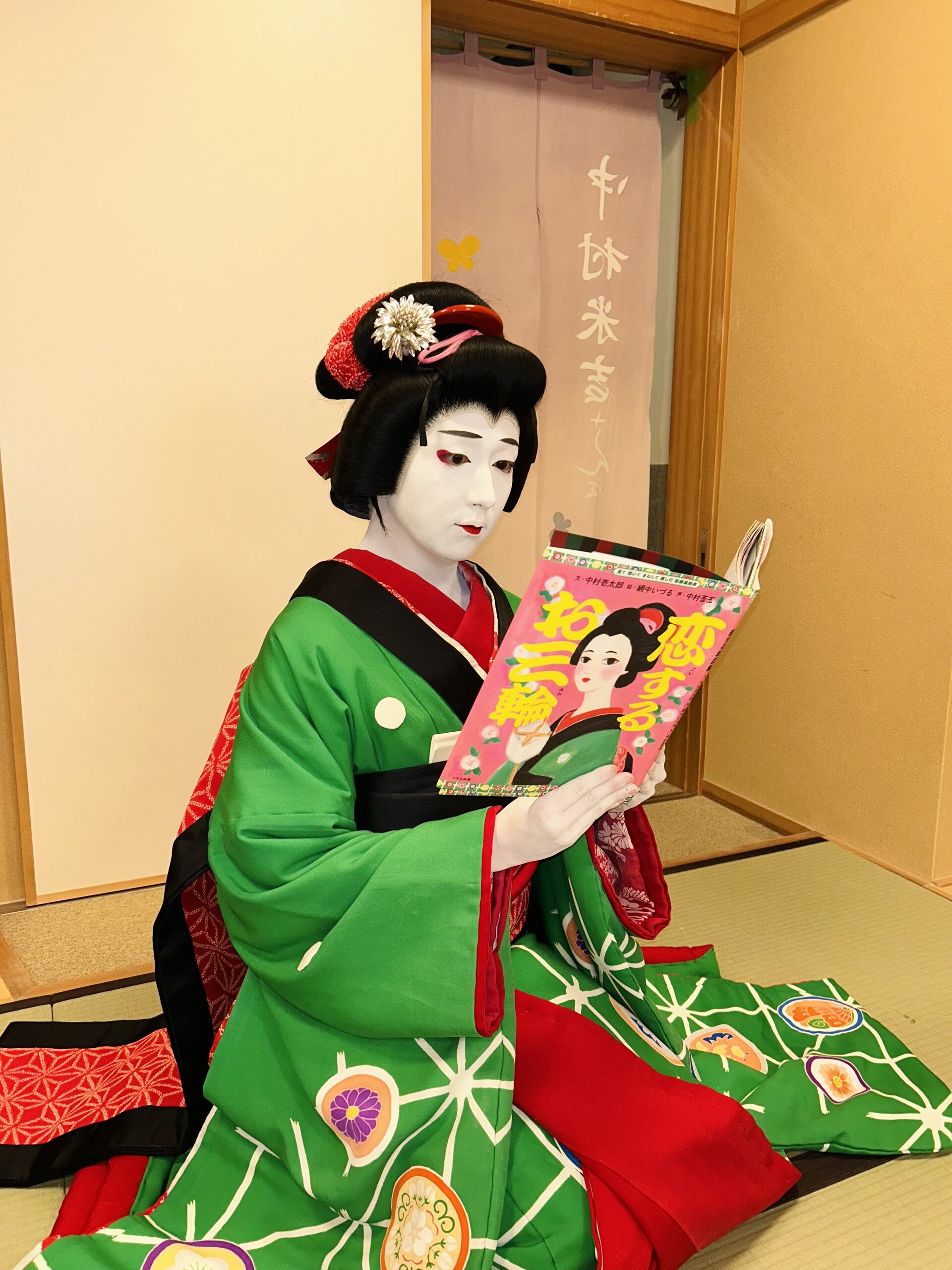 限定　新品　歌舞伎　中村米吉　直筆サイン入木箱入りの銀座はちみつ　さくら蜜 中村米吉、「三月花形歌舞伎」上演中の南座でカワイイ探し！ | 中村