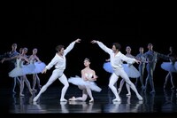 「エチュード」より。（撮影：鹿摩隆司）